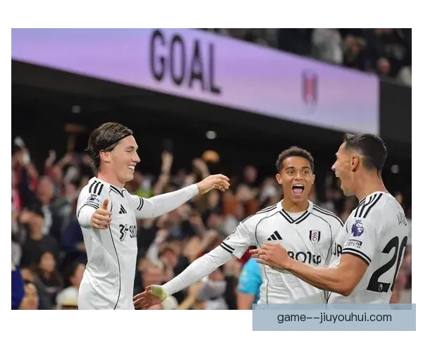 伊沃比在富勒姆右路来回奔袭盘活进攻成为球队边路最亮眼发动机手